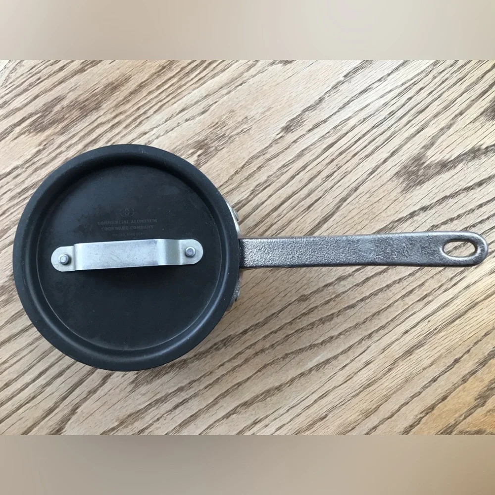 Calphalon Saucepan - Picture 2 of 8